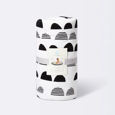 Round Activity Playmat Scallop - Cloud Island™ Black/White 4 Round Activity Playmat Scallop - Cloud Island™ Black/White - Image 4